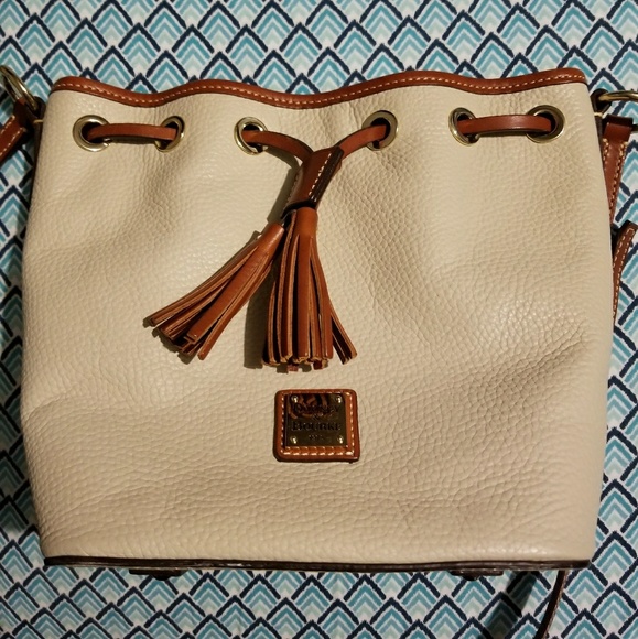 *SOLD* Dooney & Bourke Crossbody - Picture 2 of 8